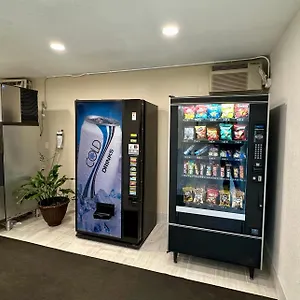 https://royal-inn-suites.1sthotelscharlotte.com
